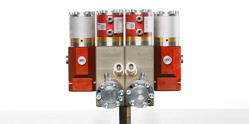 Testa di miscelazione ad alta pressione con due attacchi per componenti