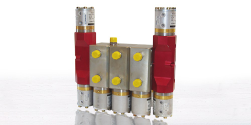 Testa di miscelazione ad alta pressione con due attacchi per componenti